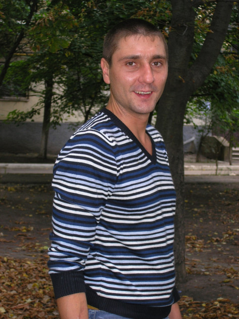 Максим Гончаренко, Макеевка, 45 лет, 1 ребенок. Простой парень с чувством юмора. Из вредных привычек курю. Алкоголь не употребляю совсем.