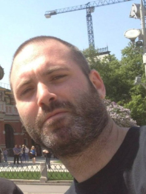 Олег, Россия, Москва, 45 лет, 1 ребенок. Последний выживший эмо в 2026)) Коренной москвич, прирос к этому городу сильнее чем дикий фикус... В