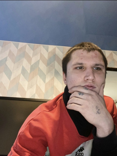 Александр, Россия, Санкт-Петербург, 25 лет, 1 ребенок. остроумный мч спортивного телосложения, хочется обычного женского тепла без пафоса и заморочек