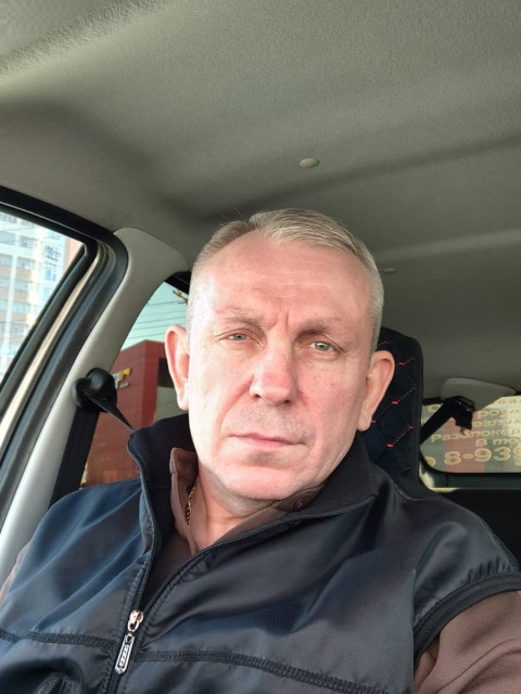 Михаил, Россия, Казань, 48 лет. Ищу: Знакомство для общения, встреч, а там как сложится. Предпочтение к натуралкам во ВСЁМ! 
С коротко выбритыми...  Анкета 906097. 