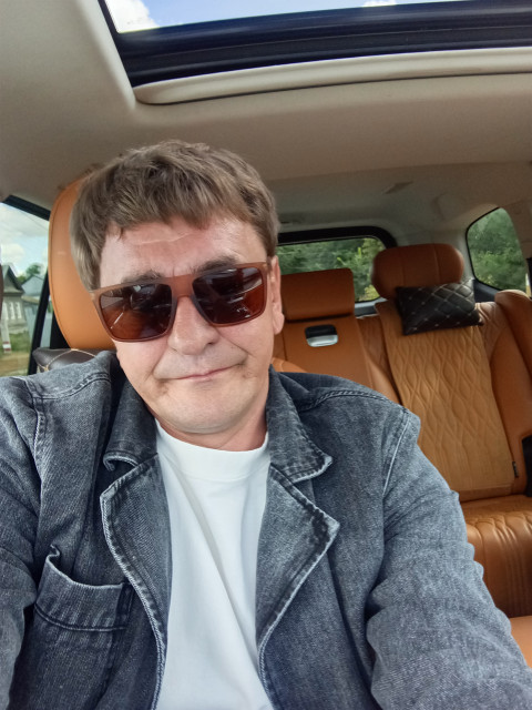 Сергей Давыдов, Ершов, 43 года, 2 ребенка. Ищу: Умную, добрую, умеющую слушать, желательно худенькую.  Анкета 906443. 