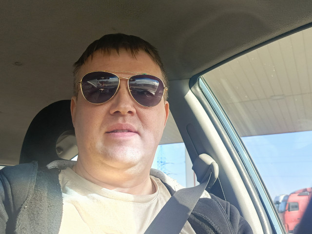 Oleg, Россия, Москва, 44 года, 2 ребенка. Ищу: С хорошим ЧЮ, с адекватными тараканами в голове, чтоб без нервотрепки, чтоб и фильм вечерком посмотреть...  Анкета 908585. 