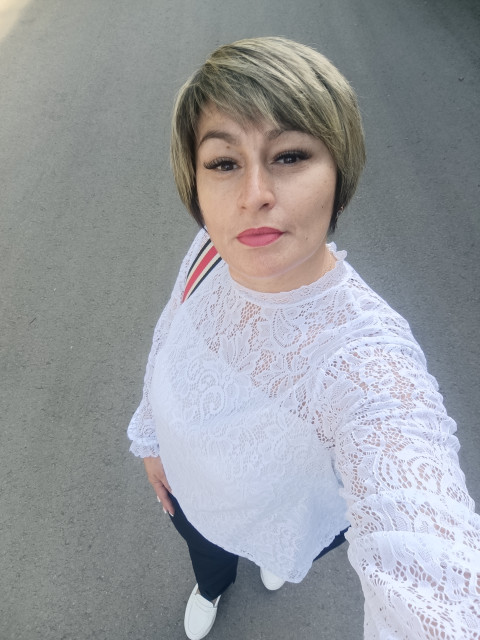 Ирина, Новомосковск, 46 лет, 1 ребенок, 1 фото. Ищу: Надёжного,верного, чтобы никогда не обманывал,было равноправие и уважение друг к другу.  Анкета 909682. 