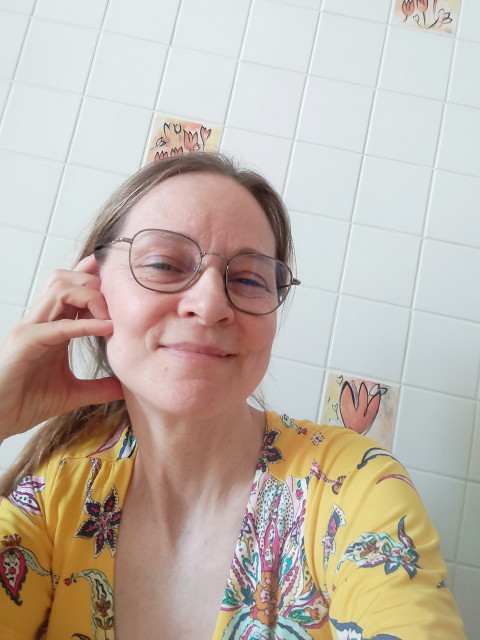 Алёна, Россия, Санкт-Петербург, 52 года. Что удивительно, люди часами учатся водить авто, годами осваивают профессию, месяцами изучают иностр