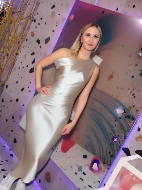 Ирина, Энгельс, 41 год, 2 ребенка. Она ищет его: мужчину для брака и создания семьи, дружбы и общения.  Анкета 910180. 