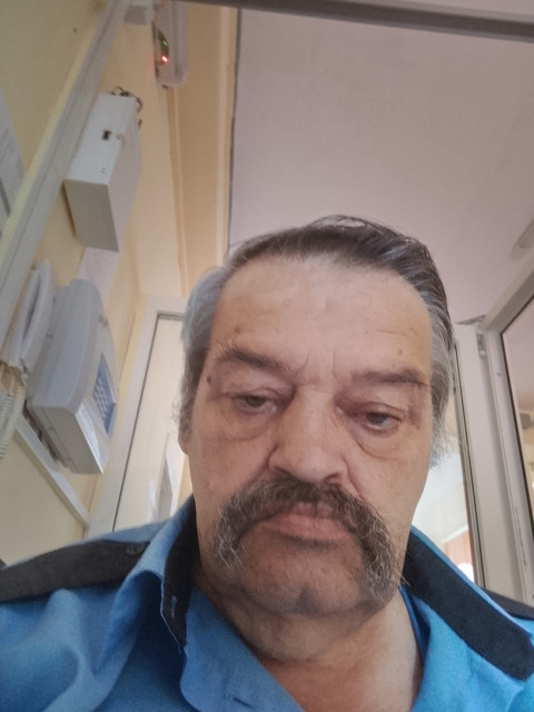Алексей, Пенза, 64 года. Разведён живу с мамой, работаю. Не на пенсии.
