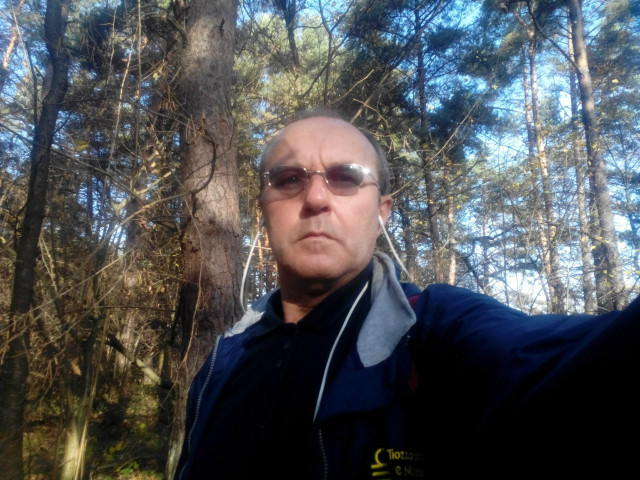 Максим, Россия, Москва, 50 лет. Хочу найти своего человека, с моей стороны готов вкладываться по максимуму: внимание, поддержка, финансы....  Анкета 911385. 