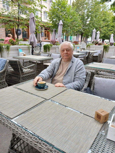Геннадий, Москва, м. Свиблово, 74 года. Познакомлюсь с женщиной в возрасте 60-70 лет для дружбы и общения, серьезных отношений.  Анкета 911961. 