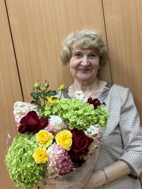 Валентина, Россия, Москва, 74 года, 2 ребенка. Познакомлюсь с мужчиной для дружбы и общения. 
Интеллигентного, не курящего, не пьющего.  Анкета 912065. 