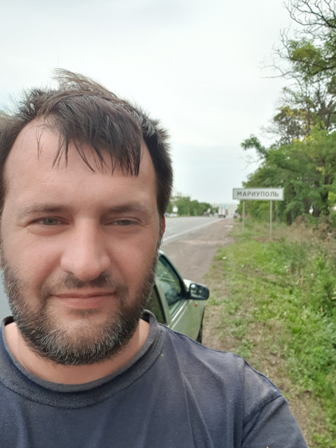Роман, Луганск, 39 лет, 1 ребенок, 3 фото. Познакомлюсь с женщиной для любви и серьезных отношений. Желательно не дура и не доска. Хотя умная со...  Анкета 912476. 