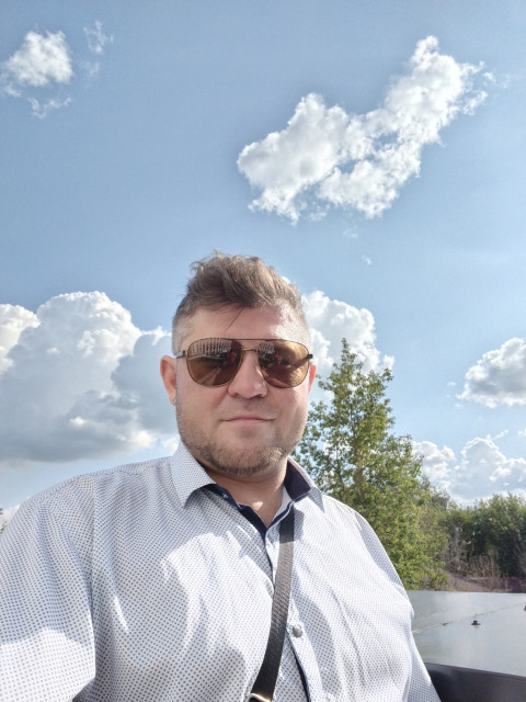 Александр, Россия, Москва, 41 год. хочу найти взрослую женщину. Кровь с молоком). Люблю больших дам 4огла есть за что подержаться. Сам...  Анкета 912842. 