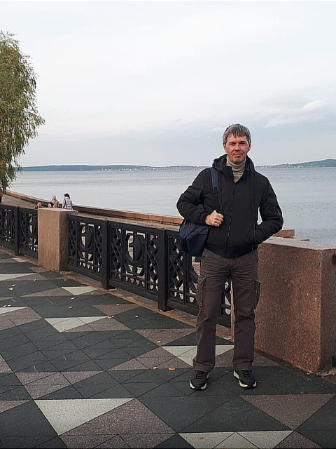 Карен, Москва, м. Южная, 50 лет, 1 ребенок. Ищу: Умную, скромную, миниатюрную, обладающую чувством юмора, с изюминкой)  Анкета 914121. 